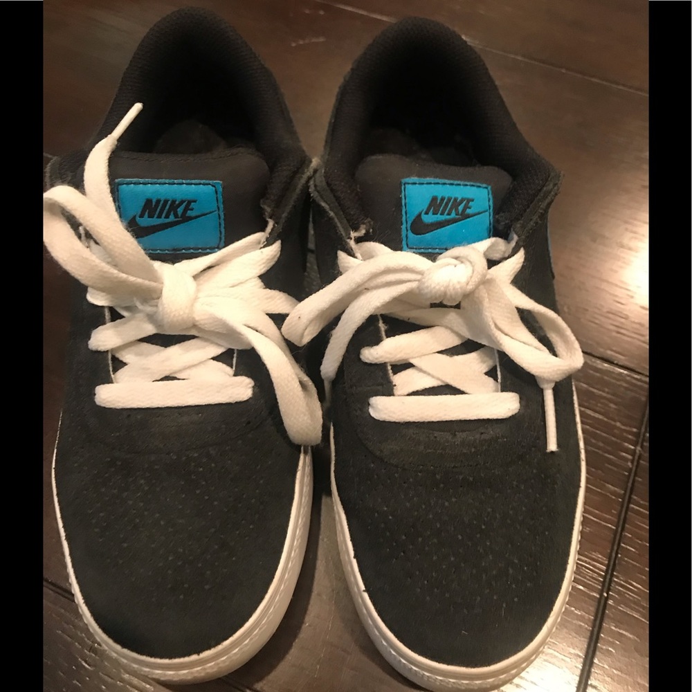 NIKE Skater Size 4Y Big Kids/Boys/5.5 Women’s